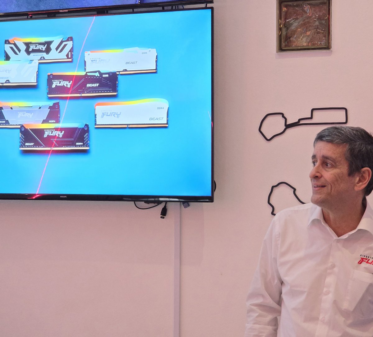 "La nube fue la mayor bendición para <a href="/KingstonLatam/">Kingston Latam</a>. El negocio de los datacenter son parte de la expansión de la compañía", detalla <a href="/JPCecillon/">Jean-Pierre Cecillon</a> .
Los sistemas de entretenimiento de LATAM, satélites, cámaras de seguridad y más cuentan con productos Kingston.