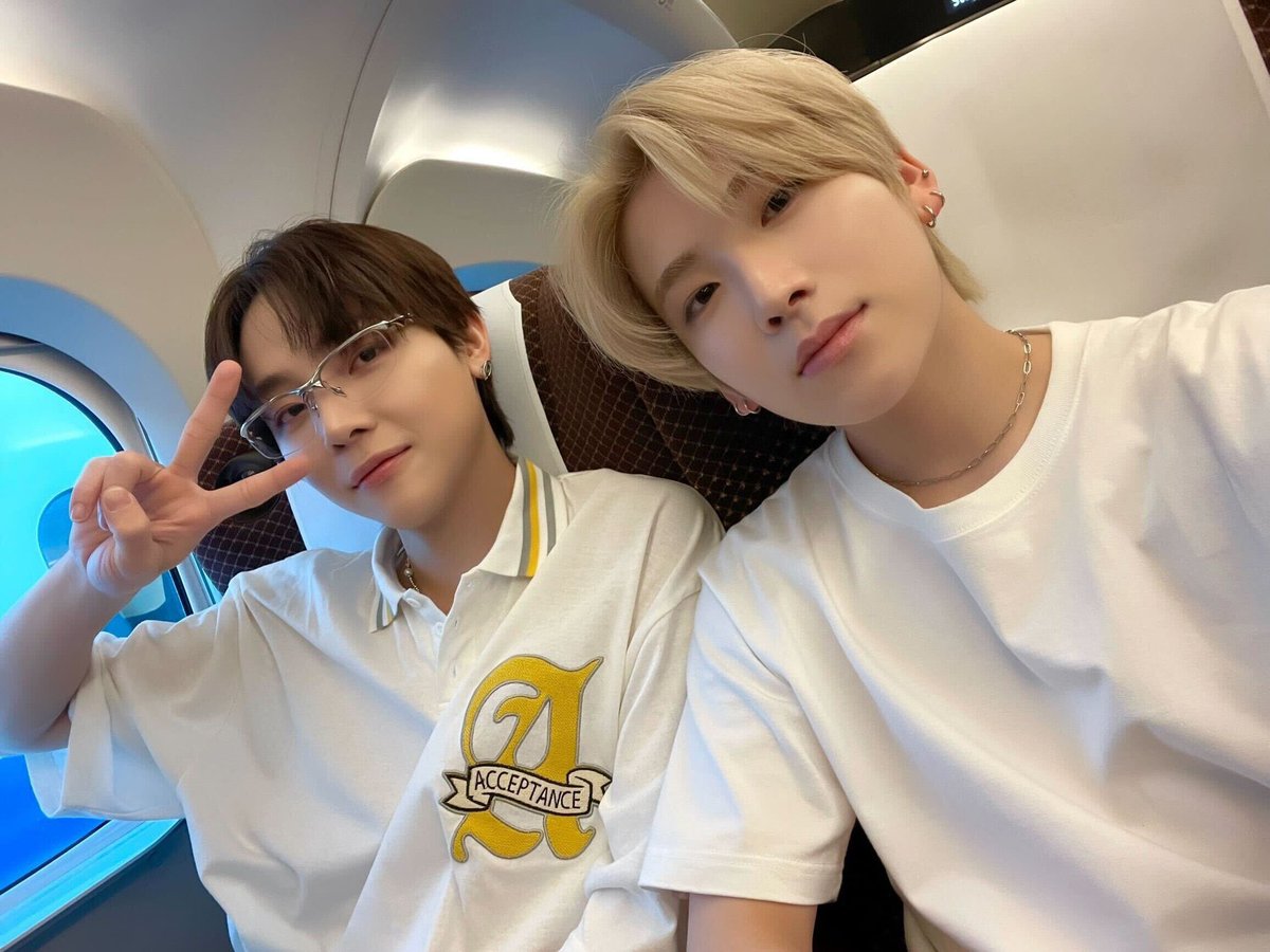 snjnik's tweet photo. 네코즈 셀카 타래🐈‍⬛🐈 https://t.co/MrM8ZQGx2M