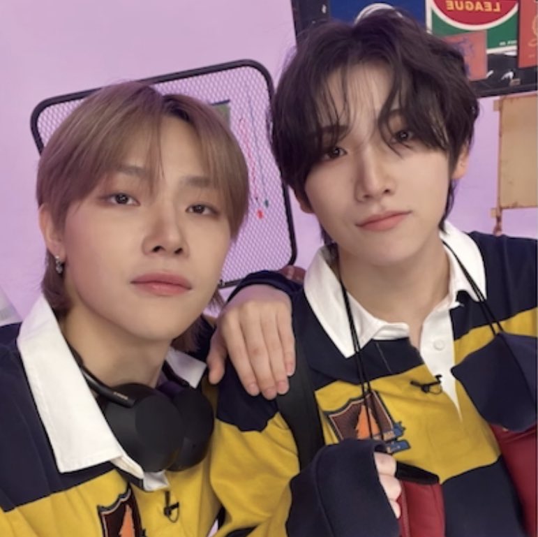 snjnik's tweet photo. 네코즈 셀카 타래🐈‍⬛🐈 https://t.co/MrM8ZQGx2M
