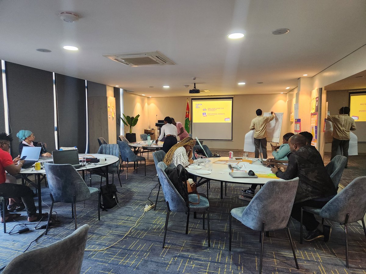 savechildrenMoz's tweet photo. 3 days of training to learn how to become #FunAdults to help support young #shifters in #mozambique in creating campaigns to positively change their communities. https://t.co/loHf3DGP0g
