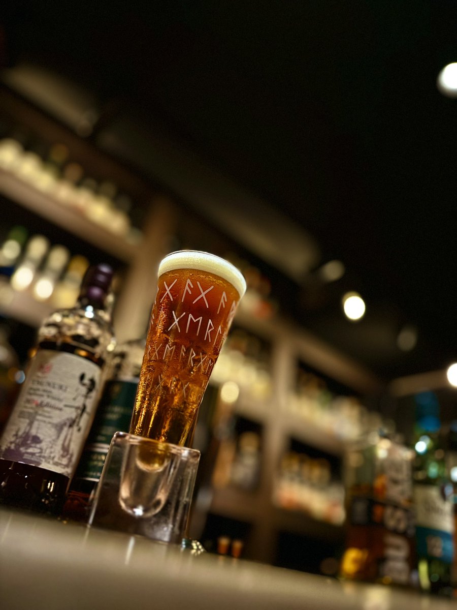 mineban's tweet photo. 神楽坂の地下隠れ家Bar Sociusにガージェリーを飲みにクラフトビール業界の新人営業マンを連れて来ました🎶大学を卒業したての素直な感性が、バーテンダーの所作に見惚れている様子がまた嬉しく、オヤジはつい杯が進んでしまいます☺️❣️
@SociusBar https://t.co/vG0QL2jYla