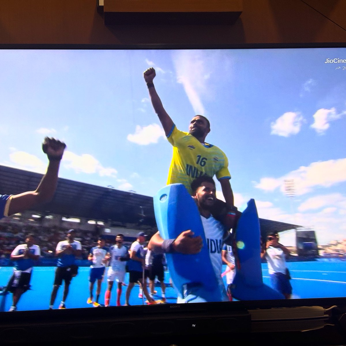 pranjalkamra's tweet photo. My Dadaji, my father, My grandmother have wished for these scenes for decades.

my dadaji is no more (he would be so proud today) 

Hockey has always united our family like nothing can.

We have cried, &amp; celebrated together.

Thank u @13harmanpreet  @manpreetpawar07  @16Sreejesh https://t.co/ULa3hUfA8v