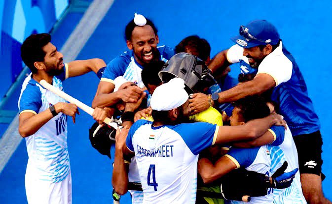 Abhinav_Bindra's tweet photo. The Indian Men’s Hockey Team, with courage etched in every stride, you’ve brought home a bronze medal that shines with the brilliance of gold. To each of you, who donned the tricolor with pride—thank you for giving us a moment that will echo in our hearts for generations. Congratulations @ThehockeyIndia 🇮🇳
