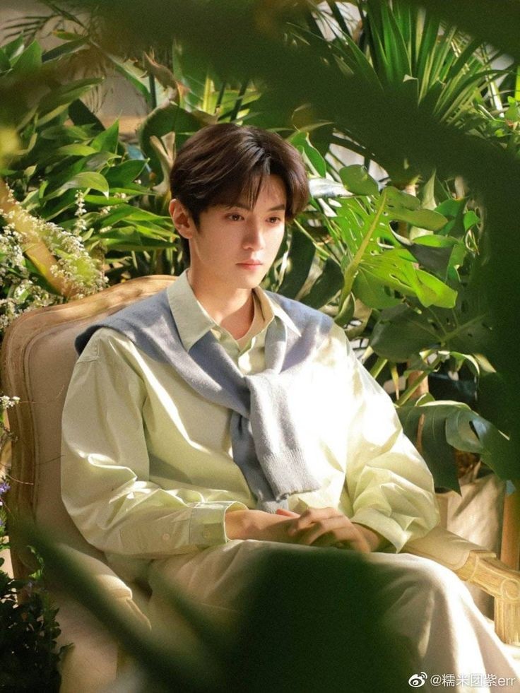 🌺: special delivery for <a href="/dcrlingemii/">emi</a>
💌: hi sweetheart, you are the nicest, prettiest, cutest pookie that i've ever been close to, ilysm💖🥹 thank you for always be patient with me🙈💕💕
🎸: hard to say by karencici
↬from: 🐬