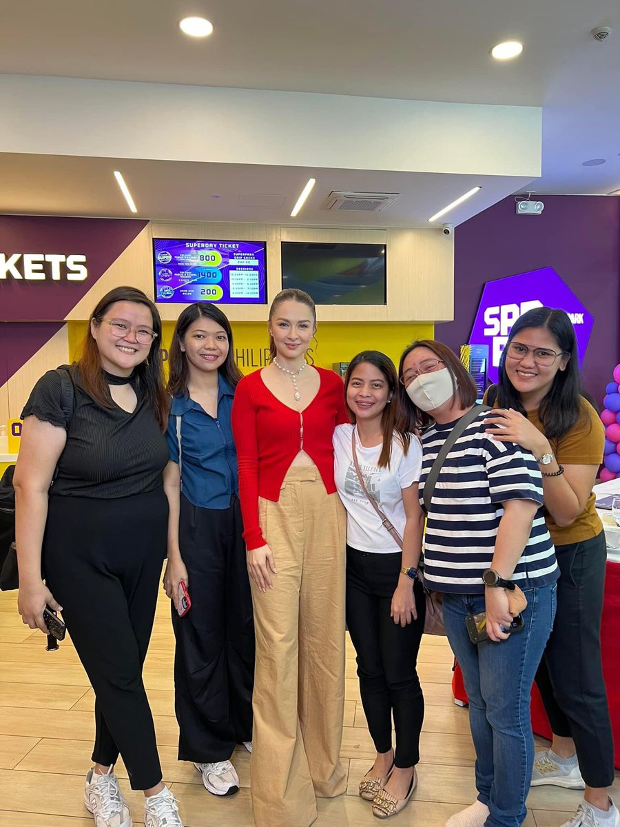 annobel02's tweet photo. Thank you so much Century Tuna Superbods for inviting us and Ate Marian Rivera, Congratulations Sixto and Ate Yan! ♥️ #NuggetsNaGoodForKids #TunaDelicious #TunaNutritious #CenturyTunaSuperbods #PrimetimeQueen #MGD #MarianRivera #sixtodantes 👏🏼👏🏼👏🏼 https://t.co/ysfokjeskY