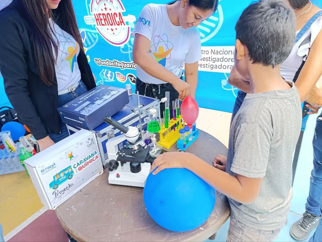 Ministerio para Ciencia y Tecnología (@mincyt_ve) on Twitter photo #8Ago | Niños y niñas de Guárico conocen el mundo de la astronomía en el Mostacho Fest 2024
El evento cuenta con <a href="/FundaciteGuaric/">@fundaciteguarico</a> y su estación destinada a la exploración del fascinante mundo de la astronomía 🔭🌌
Entérate en➡️tinyurl.com/4cvwsx67
#PuebloSonrienteYEnPaz #8Ago | Niños y niñas de Guárico conocen el mundo de la astronomía en el Mostacho Fest 2024
El evento cuenta con <a href="/FundaciteGuaric/">@fundaciteguarico</a> y su estación destinada a la exploración del fascinante mundo de la astronomía 🔭🌌
Entérate en➡️tinyurl.com/4cvwsx67
#PuebloSonrienteYEnPaz