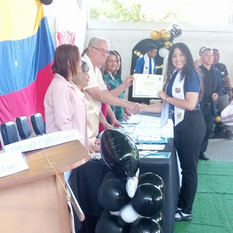 Centro de Desarrollo de la Calidad Educativa Lara (@cdcelara) on Twitter photo #8agosto Acto de grado de la ETI Lara en la parroquia Concepción del <a href="/CDCEIribarren/">CDCEM IRIBARREN</a>.
Continuamos cosechando éxitos para nuestra juventud.
¡Felicidades!
<a href="/NicolasMaduro/">Nicolás Maduro</a>
@MPPEDUCACION
<a href="/_LaAvanzadora/">Yelitze Santaella</a>
<a href="/EleamerAbdala/">Eleamer Elkatrib</a>
#PuebloSonrienteYEnPaz #8agosto Acto de grado de la ETI Lara en la parroquia Concepción del <a href="/CDCEIribarren/">CDCEM IRIBARREN</a>.
Continuamos cosechando éxitos para nuestra juventud.
¡Felicidades!
<a href="/NicolasMaduro/">Nicolás Maduro</a>
@MPPEDUCACION
<a href="/_LaAvanzadora/">Yelitze Santaella</a>
<a href="/EleamerAbdala/">Eleamer Elkatrib</a>
#PuebloSonrienteYEnPaz