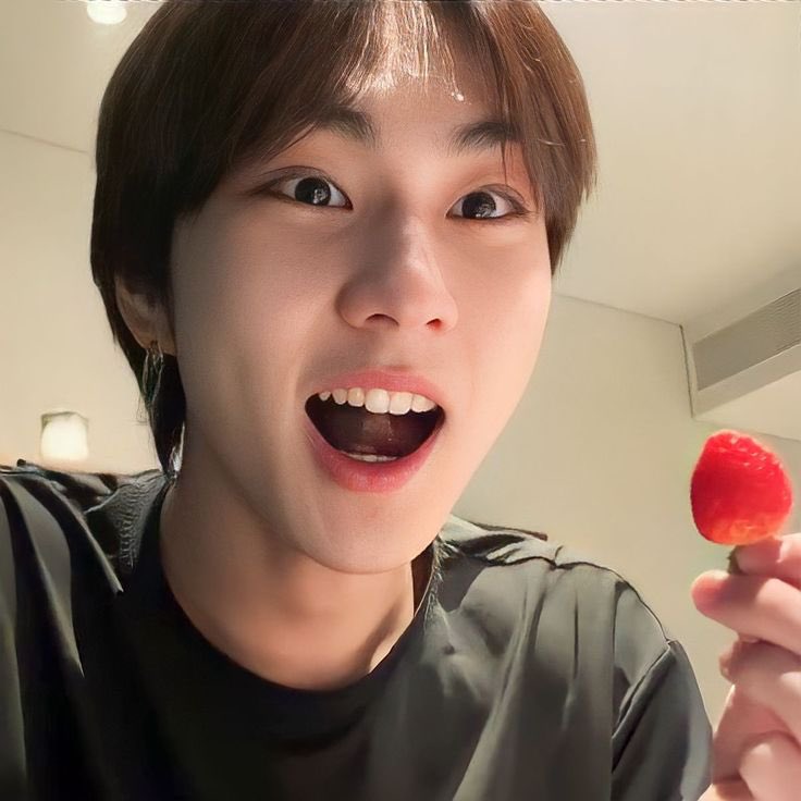 ignozed's tweet photo. strAWbeRRY with chOcoLATE 🙈

#ENSD #ENGENESelcaDay #ENHYPEN #ENGENE
@ENHYPEN_members https://t.co/NcgsWVEPCf