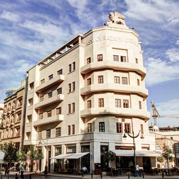 ItalyinLebanon's tweet photo. A tribute to 🇮🇹 architecture in the heart of Beirut where since 1935 the iconic Assicurazioni Generali building by arch. Piacentini in Nejmeh square stands. A building that testifies the deep historical ties b/w Lebanon and Italy, dating back to Lebanon pre-independence era. https://t.co/0pxGMmjmk3