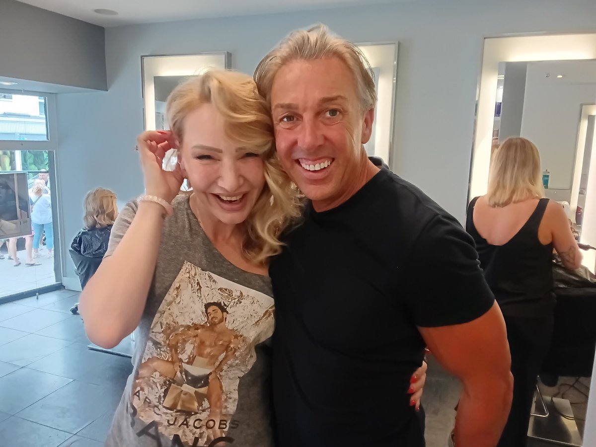 Lois Perry tweet media