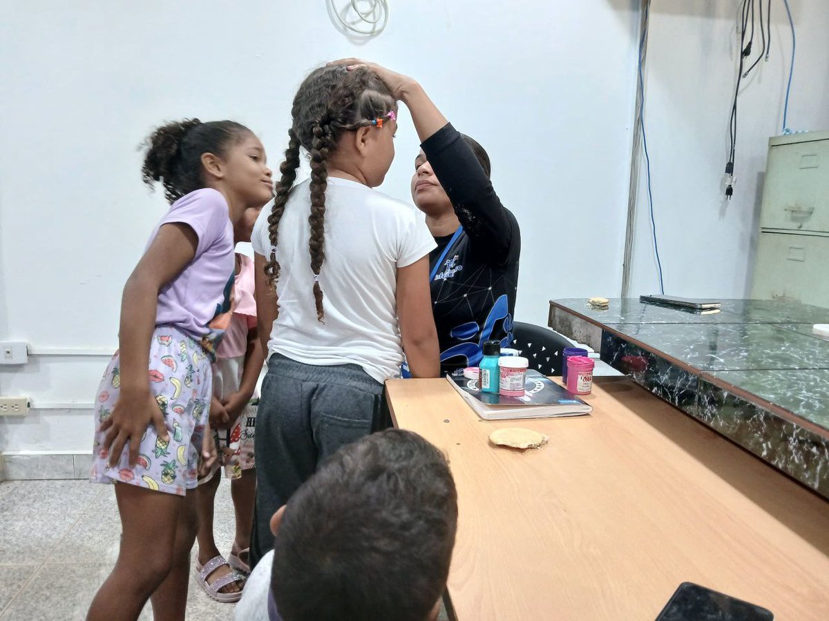 ZuliaInfocentro's tweet photo. #8Ago | En el Infocentro José Félix Ribas, las actividades vacacionales 2024 continúan, brindando a niños y niñas la oportunidad de explorar su imaginación y creatividad.
#PuebloSonrienteYEnPaz https://t.co/1MvwlDp1Pe