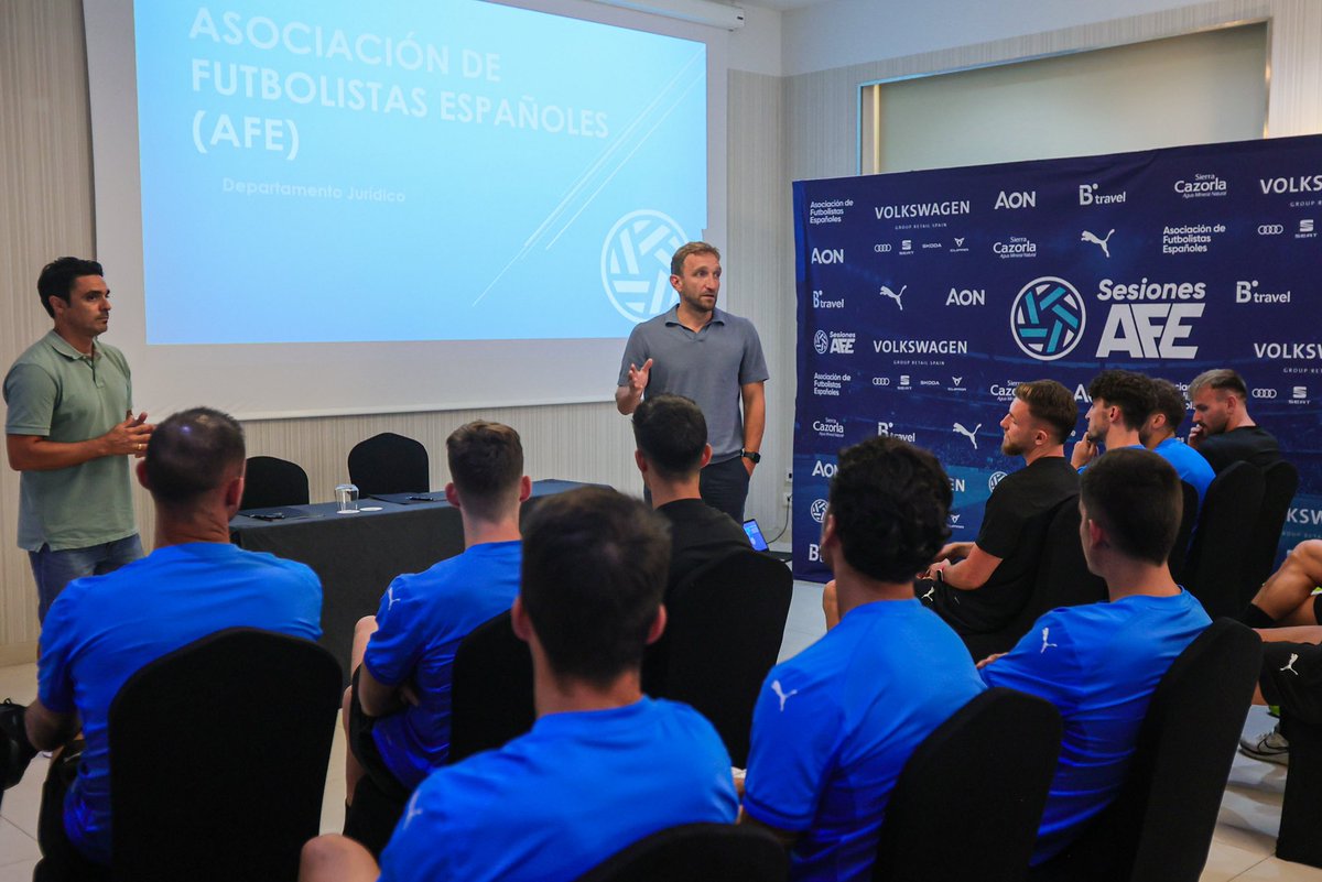 🏋🏻👟⚽️ Día intenso para los futbolistas de #SesionesAFE 35.

⚖️ Antonio Cañadas, abogado de #AFEFútbol, y <a href="/19diegorivas/">Diego Rivas</a>, secretario general, comentaron aspectos jurídicos importantes a tener en cuenta en nuestra profesión.