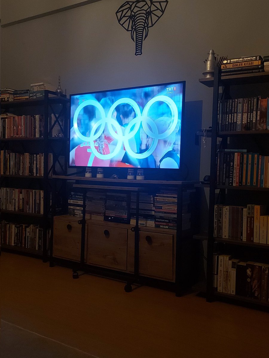 Canım kadınlar, gurur duyduk. Buraya kadar bizi getirmenizin onuru tartışılamaz. Biz sizden razıyız. 🙏💙🤍🇹🇷   #OlympicGames #FileninSultanları  #Olympics #volleyball