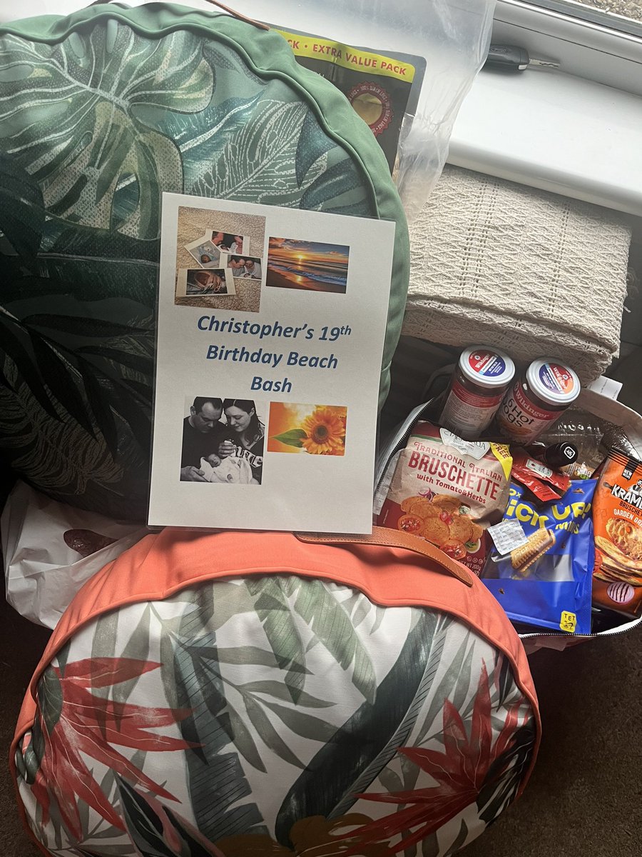 All set to celebrate and remember our beautiful boy on his 19th Birthday tomorrow.❤️
Thought it was as good a day as any to attempt to build a fire on the beach😁😳