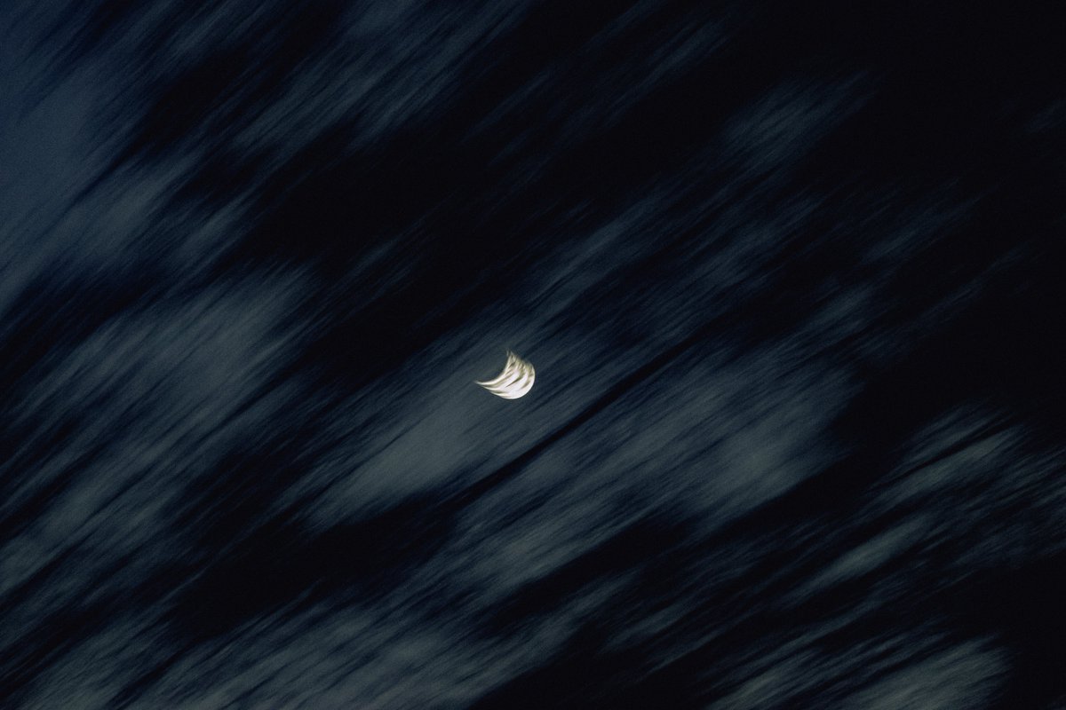 SolLapse's tweet image. blurry photos I have intentionally taken of the moon: