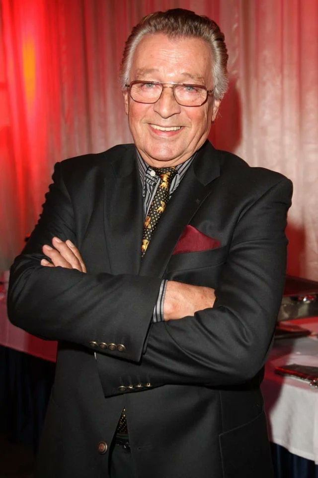 Cheenzman's tweet photo. R.I.P. Rainer Brandt
(* 19. Januar 1936 - † 1. August 2024)
Rainer Brandt war ein deutscher #Schauspieler, #Synchronsprecher, #Synchronregisseur und #Dialogbuchautor.
#RIP #RainerBrandt #Die2 #ElvisPresley #RIPRainerBrandt #BudSpencerUndTerenceHill https://t.co/NAitKpOcbU