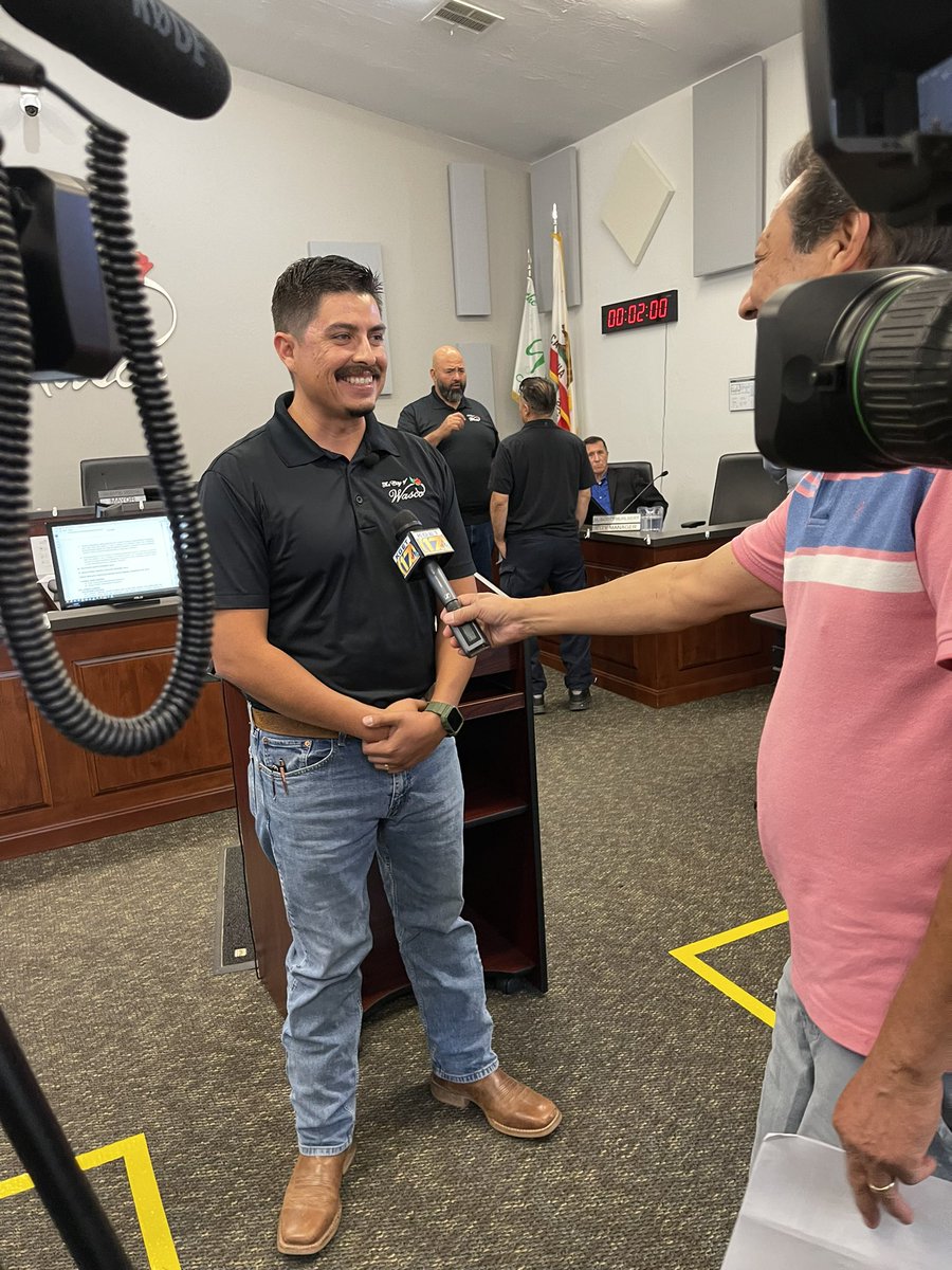 VeronicaJacuind's tweet photo. 🚨 Breaking News 🚨
Valentin Medina steps in as Wasco’s new mayor following Mayor Alex Garcia’s resignation amid scandal. 🌟 Medina brings fresh leadership during a critical time for our city. 🏙️ #WascoLeadership #NewMayor #CityPolitics Catch the full story here ⬇️ https://t.co/b28KkUN7el