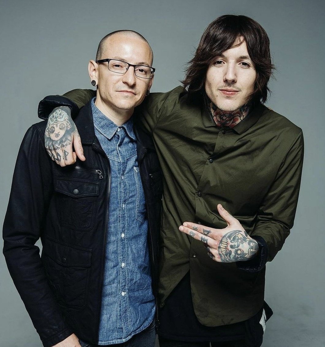 Chester Bennington (Linkin Park) and Oli Sykes (Bring Me The Horizon)  photographed together for Kerrang Magazine (2014), image size:1060x1132