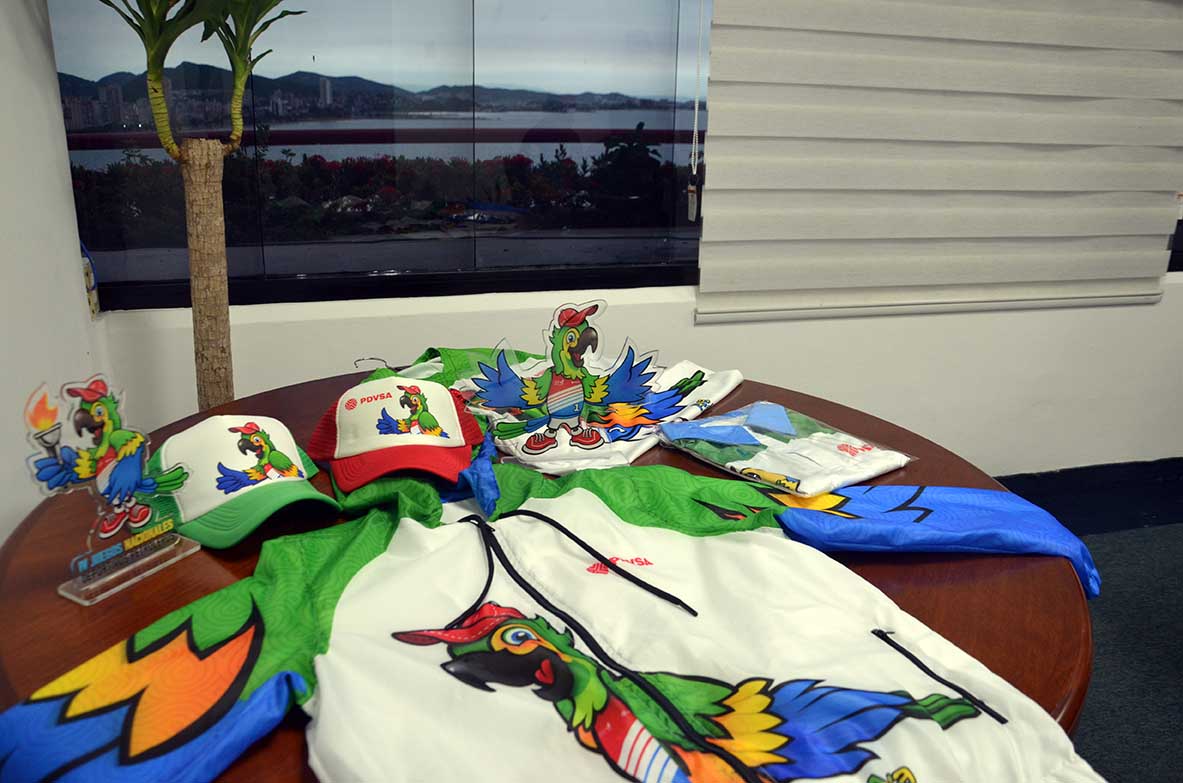 🦜 En vísperas de los IV Juegos Nacionales Deportivos Petroleros, a realizarse en Puerto La Cruz en marzo de 2025, Refinación Oriente reconoció a los creadores de la mascota del negocio petrolero, la guacamaya Ara.

<a href="/PDVSA/">PDVSA</a>
<a href="/TellecheaRuiz/">Rafael Tellechea</a> 
<a href="/NicolasMaduro/">Nicolás Maduro</a>
