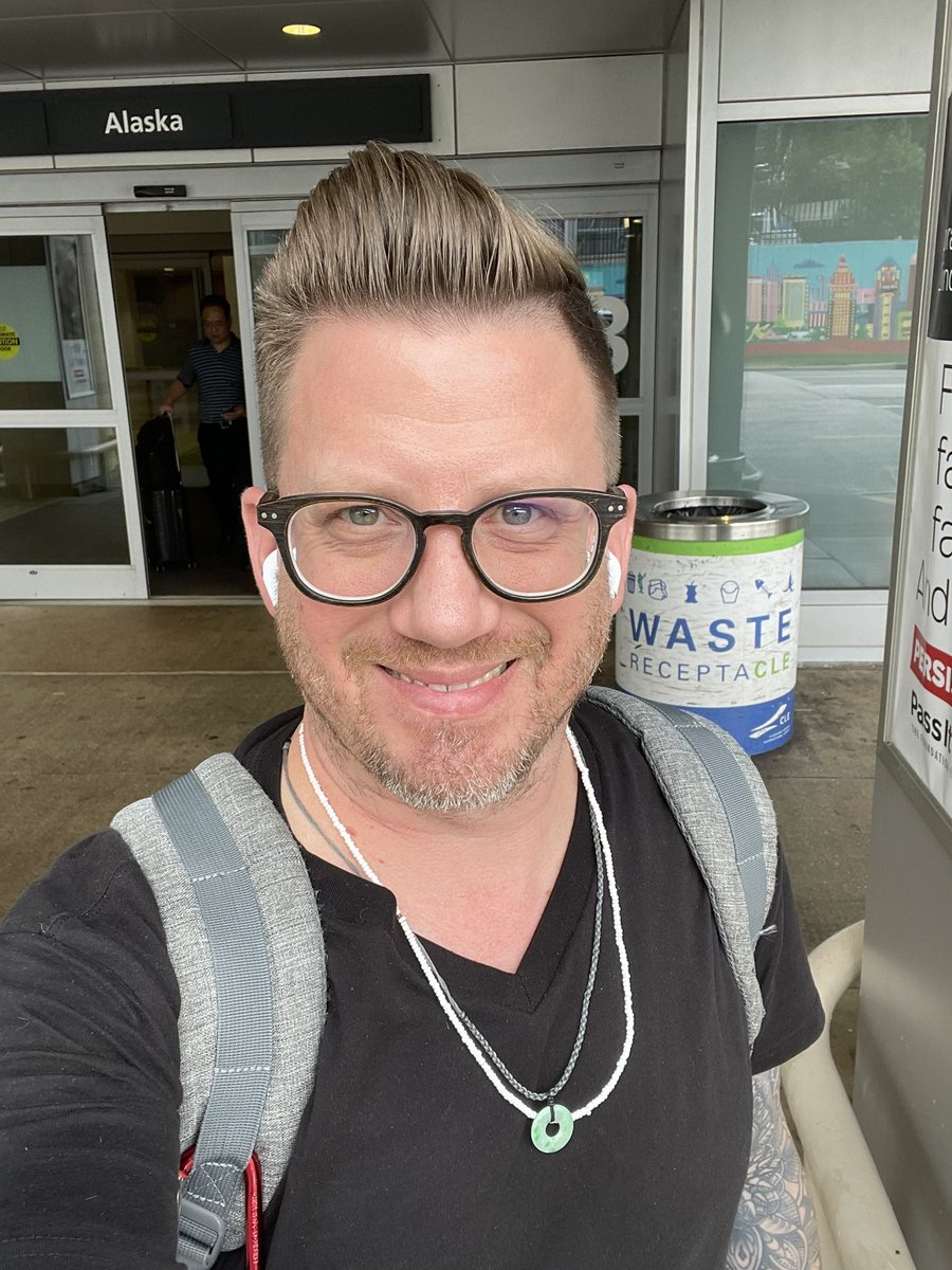 EliteFantasyN's tweet photo. Landed in Cleveland… next stop SHIT school, Akron, OH. Fantasy football expo lets goooooooooooo @SouthHarmonFF @FantasyExpo @Citystars136 @FantasyMattEFN https://t.co/I3Jo2g4txe