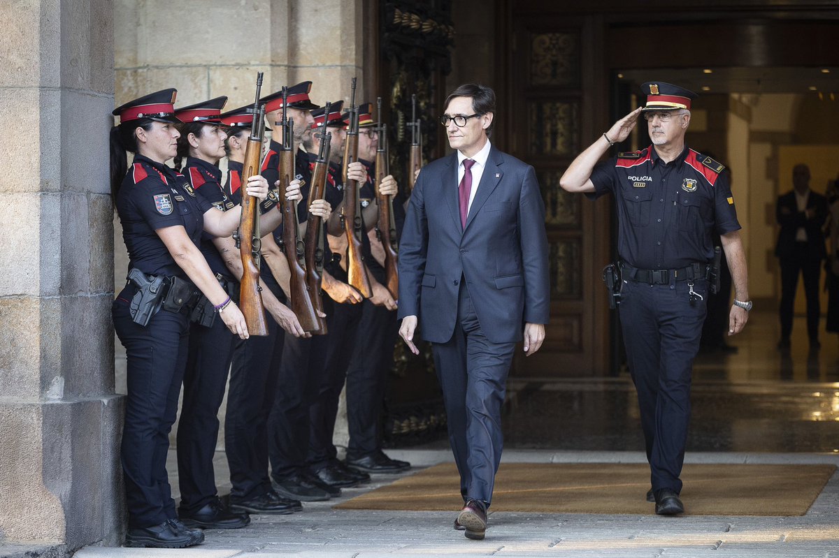 Catalans i catalanes: em poso a la vostra disposició.

He vingut a servir la Catalunya de tothom.