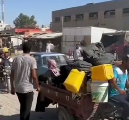 yolindacastillo's tweet photo. El ejército israelí emitió el jueves nuevas órdenes de evacuación para los civiles en la ciudad de Khan Younis, al sur de Gaza, en preparación para una nueva ofensiva en la zona.
Un portavoz militar, afirmó que Hamás utiliza estas zonas para lanzar cohetes hacia Israel. https://t.co/xCQ0lyAAsh