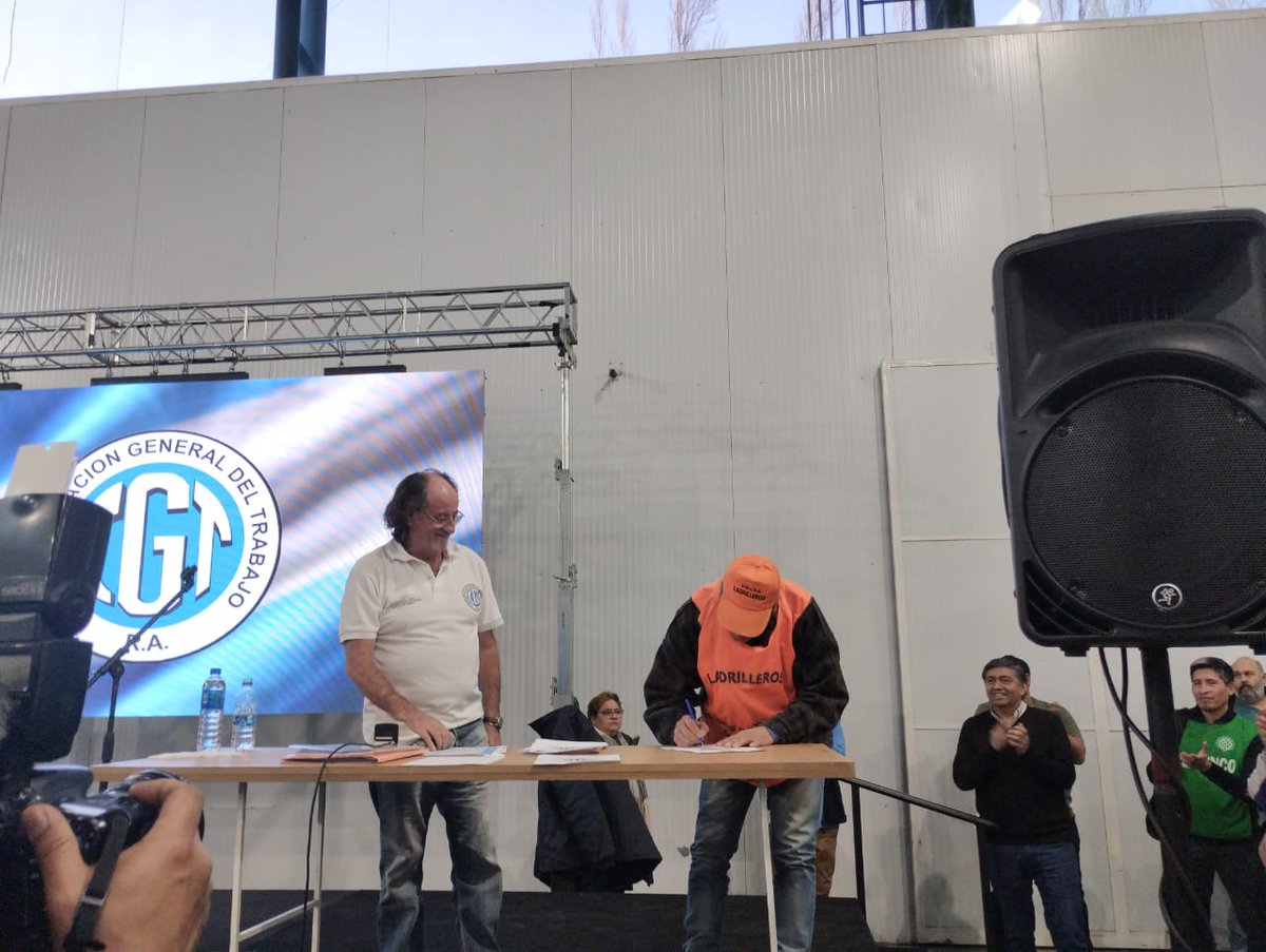 <a href="/LadrillerosArg/">Ladrilleros UOLRA</a> fue parte del acto de normalización de la regional Neuquén de la Confederación General del Trabajo ( <a href="/cgtoficialok/">CGT</a> ). Con la formalización de las nuevas autoridades,  la UOLRA asumió la Secretaría de Economía Popular, a cargo de Aldo "Lalo" Zúñiga Rodríguez.
