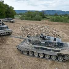 Немецкие Леопарды на Курской дуге едут громить фашистов