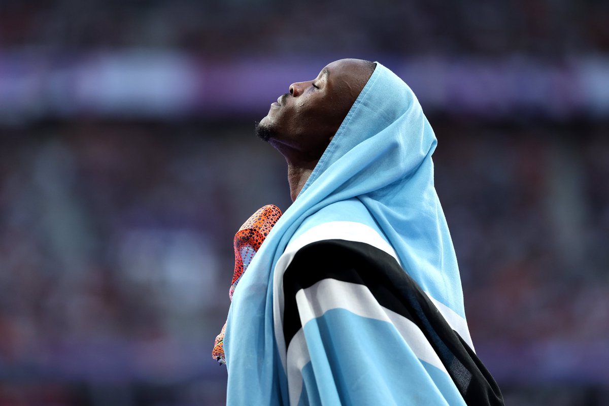 Essence's tweet photo. One time for Botswana! 

Letsile Tebogo pulled off the upset win over Kenneth Bednarek and Noah Lyles, who won silver and bronze in the Olympic 200m in 19.46.

This is Botswana’s first Olympic gold medal! 

Congratulation Letsile!

📸: Getty Images https://t.co/7uOZBUOQcY