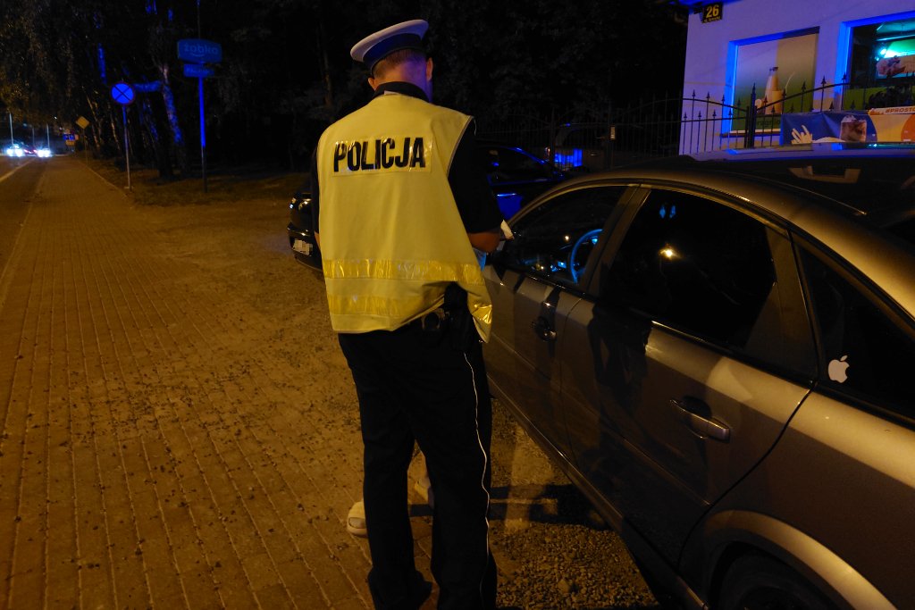 JamroMirek's tweet photo. 27 lipca 2024, Bielsko-Biała, ul. Szarotki, godz. 22.30 - Ponad trzy promile alkoholu w wydychanym powietrzu miał obcokrajowiec, który w nocy z soboty na niedzielę spowodował kolizję na parkingu. Więcej: https://t.co/9vzF0Uc6pg https://t.co/xOcCjxxjUP