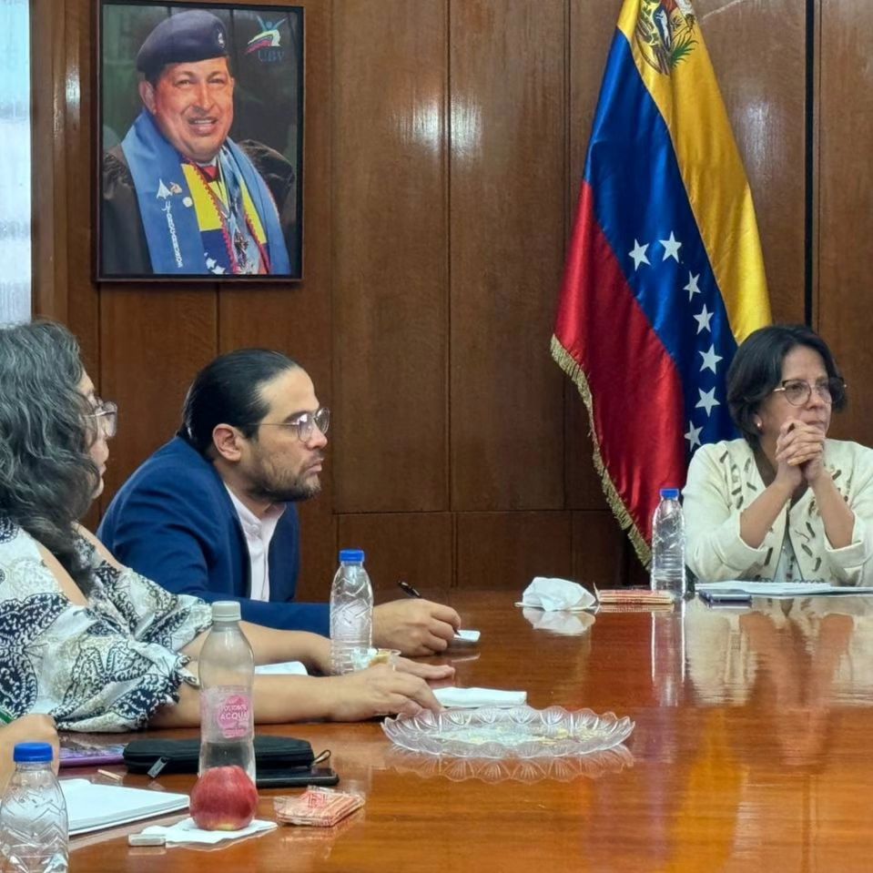 Vicepresidencia Sectorial CITES (@vs_cites) on Twitter photo #EducaciónUniversitaria | Consejo Universitario en la Universidad Bolivariana de Venezuela ratifica compromiso con la Patria
"La #UBV hija predilecta del comandante Chávez estará siempre al lado del pueblo y de la Revolución" expresó <a href="/sandraoblitasr/">Sandra Oblitas Ruzza</a>
#PuebloSonrienteYEnPaz #EducaciónUniversitaria | Consejo Universitario en la Universidad Bolivariana de Venezuela ratifica compromiso con la Patria
"La #UBV hija predilecta del comandante Chávez estará siempre al lado del pueblo y de la Revolución" expresó <a href="/sandraoblitasr/">Sandra Oblitas Ruzza</a>
#PuebloSonrienteYEnPaz