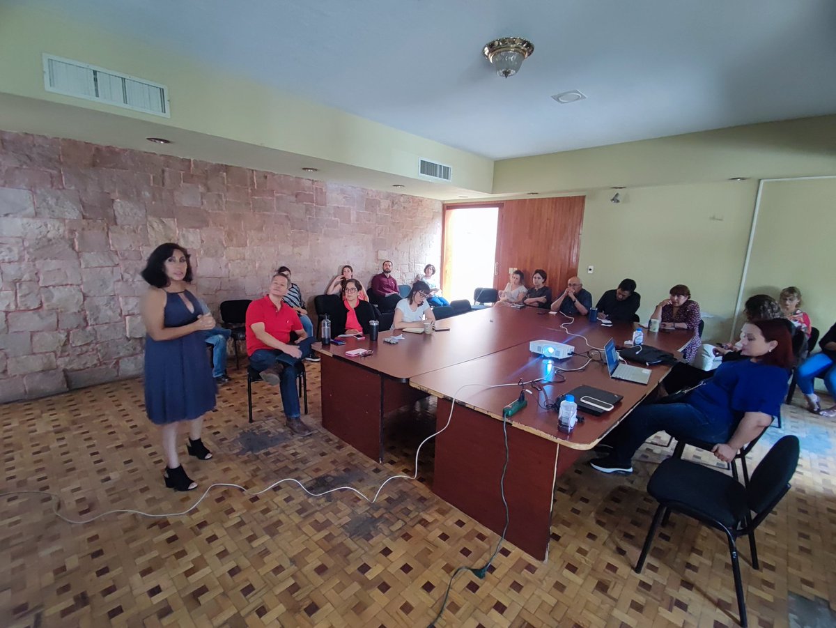 ismed_ssd's tweet photo. La Dra. Nalleli Ortiz Jurado y la Mtra. Candelaria Ríos, expusieron ante el equipo #ISMED el trabajo realizado en los temas de #Enseñanza y #PromociónDeLaSalud a fin de enlazar esfuerzos con las demás áreas para consolidar las estrategias comunitarias. https://t.co/nBhLSAa9hY