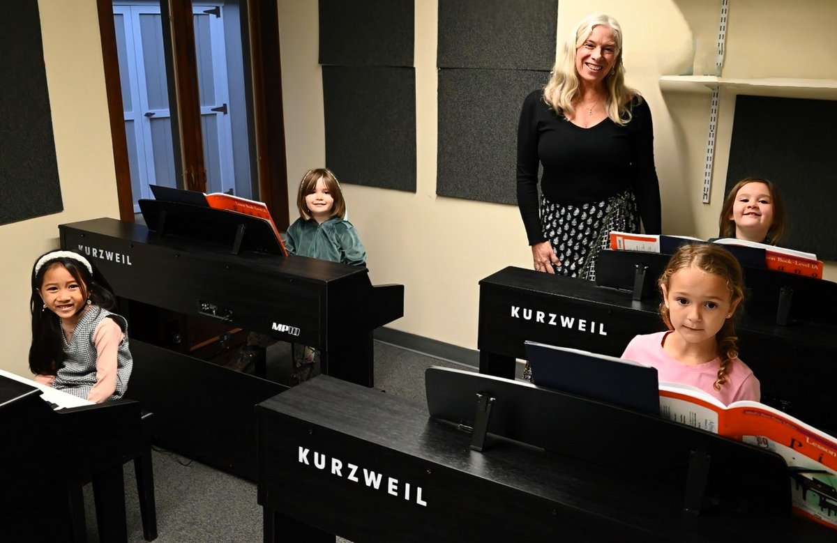CapeSymphony's tweet photo. Our popular PIANO EXPLORERS introductory curriculum has been expanded to encompass three levels of instruction! Enroll  now! Tuition assistance available. Email education@capesymphony.org or  call 508.362.2772 (Barnstable) or 508.540.0611 (Falmouth). #capesymphony #musiclessons https://t.co/IeRP4qipJc