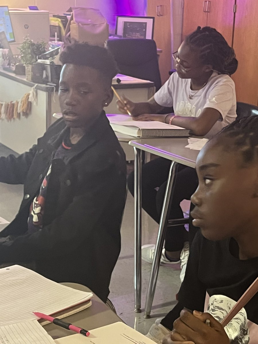 BrandiceShackl1's tweet photo. Had the pleasure of experiencing @MrsAjThompson1 6th grade math class!!! https://t.co/TLRNv14S7X
