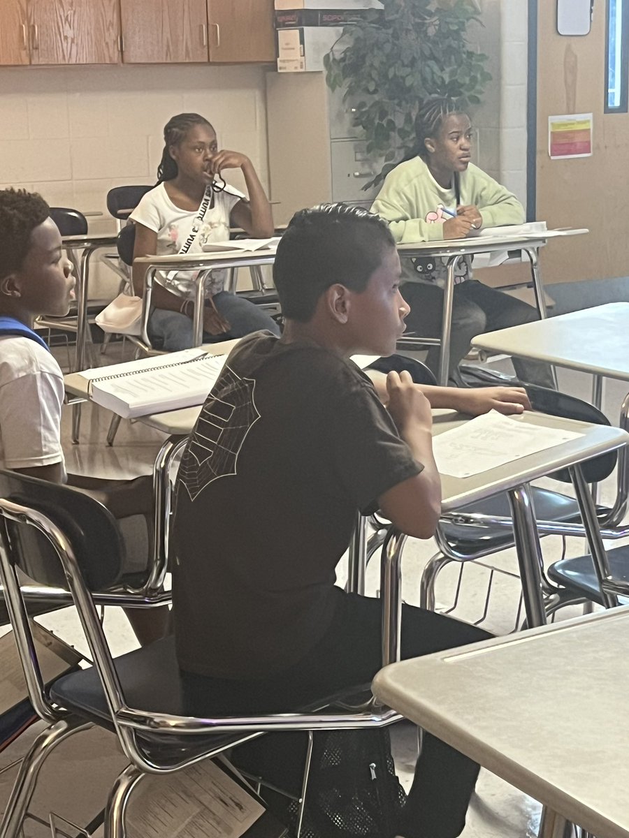BrandiceShackl1's tweet photo. Had the pleasure of experiencing @MrsAjThompson1 6th grade math class!!! https://t.co/TLRNv14S7X