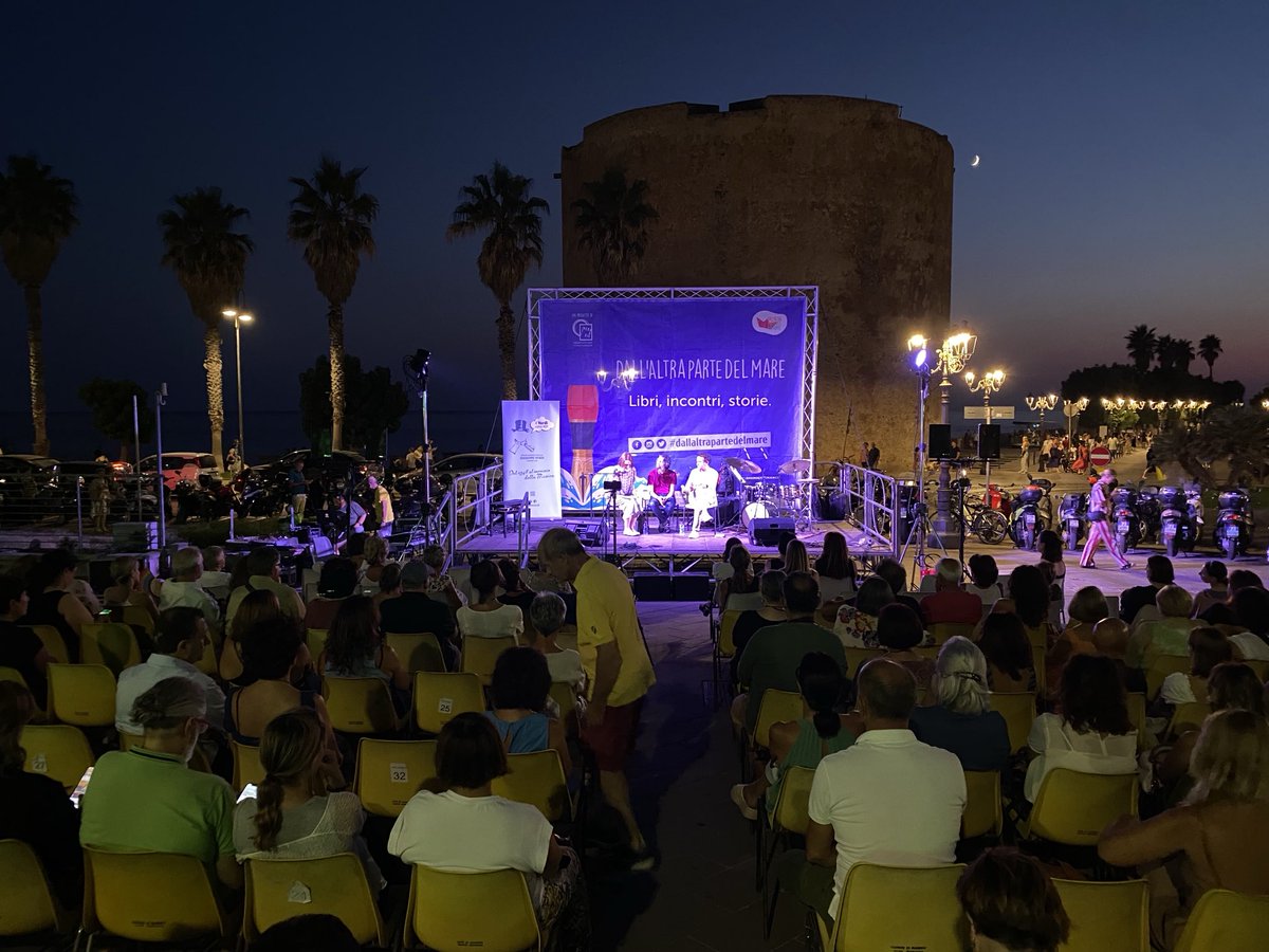 Parte ora la sezione estiva della XI ed di #@festivalghero. Un’edizione che sentiamo importante per contenuti e ospiti. Vi aspettiamo ad Alghero! ⁦<a href="/MonicaRBedana/">Monica R. Bedana</a>⁩ ⁦<a href="/andresneuman/">Andrés Neuman</a>⁩ ⁦<a href="/GiocondaBelliP/">Gioconda Belli</a>⁩ ⁦<a href="/AroaMD/">Aroa Moreno Durán</a>⁩ ⁦@AnnaVeneruso⁩ ⁦<a href="/MCalandrone/">Maria Grazia Calandrone</a>⁩