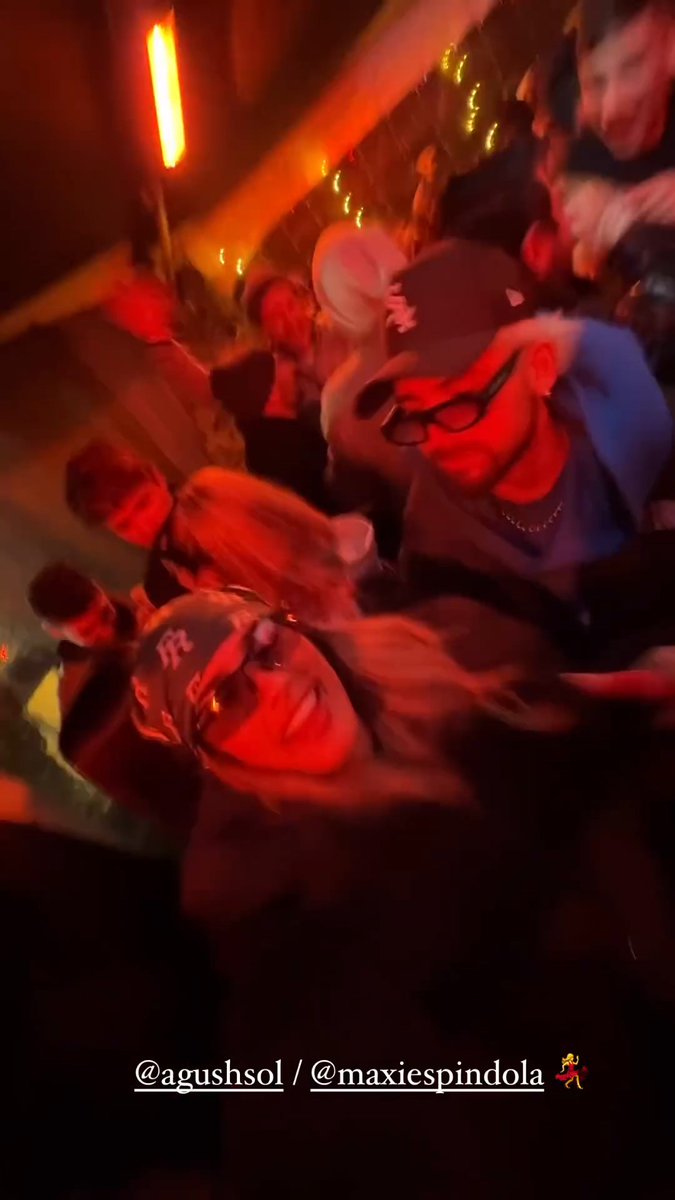 bighermano24's tweet photo. alguien puede pensar en Fabri y las delirantes #Marculi? #MarcosGinocchio chamuyandose a una rubia en el fondo mientras la "reina" de los bajitos se chamuya al amigo MYA del Primo! #Fabruli #Maxuli https://t.co/gnaStJWSrB