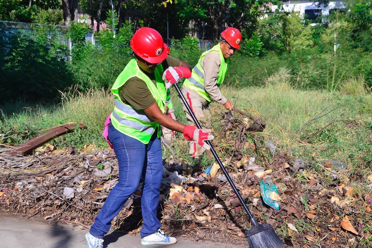 #8Ago Gobernador <a href="/AdolfoP_Oficial/">Adolfo Pereira Gobernador</a> informó que las mejoras en la infraestructura del Complejo Educativo El Ujano inmediatamente inicia con mejoras en la cerca perimetral, así mismo se rahabilitará la cancha deportiva, el sistema de agua, pintura y desmalezamiento.