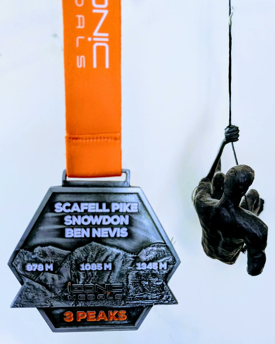 WeRCrackers's tweet photo. Celebrating successfully completing 4 National 3 Peak within 24hrs Challenge 🥾🏔️🤟Smashing it in 22hrs 46💪 @RoaringNurse #the321challenge. Raising Funds @CavellCharity &amp; @Ashgate_Hospice 🙏
#NHS1000miles #Runner #Running #RunStrong #Marathoner #RunRepeat  #RunHappy #WeRCrackers https://t.co/xktfGJ9qs9