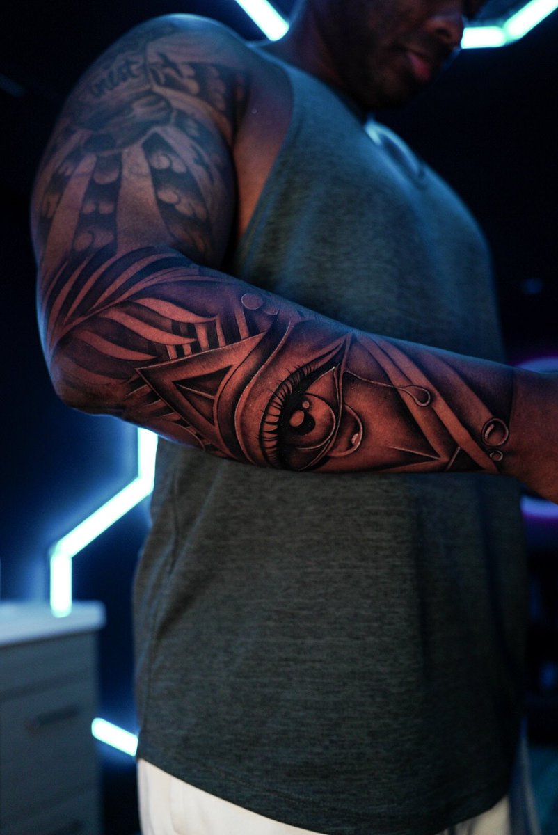 ag_495's tweet photo. 2 days back to back on this one. #arizonatattooartist #Arizona https://t.co/nEpr3JmMPt