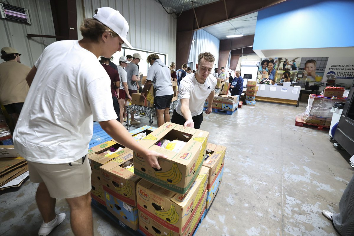 AggieAthletes's tweet photo. Summer session 2 FYEX 101 visited the Brazos Valley Food Bank to exercise the Aggie Core Value of Selfless Service! Shoutout to these freshman student-athletes for serving their community!! https://t.co/I3pHC1upgp