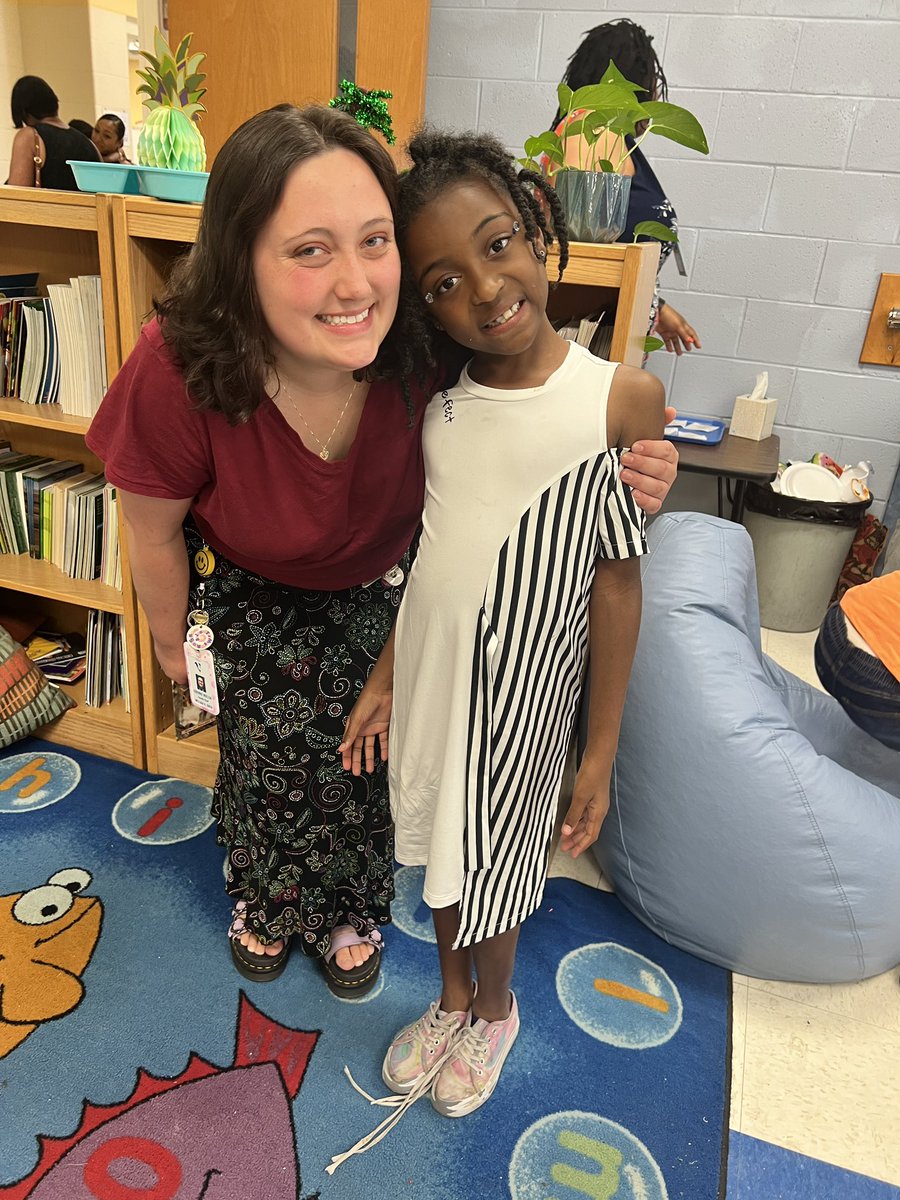 MsMullenArt's tweet photo. As the new school year approaches, I am reminiscing on last year! I am sending y’all so much love and good luck for this coming school year! I will miss you @WHOwenES family!! 💙💛#OnceARoadrunnerAlwaysARoadrunner https://t.co/6gZ6HCA4bb