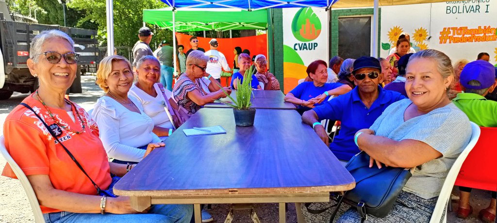 🌱💜 ¡Sembrando Paz y conocimientos junto a la Agricultura Urbana!

Adultos mayores de las parroquias de Caracas, participan activamente en el programa "Cultivando amor con nuestros abuelos y abuelas", organizado en el Organopónico Bolívar 1.

#PuebloSonrienteYEnPaz