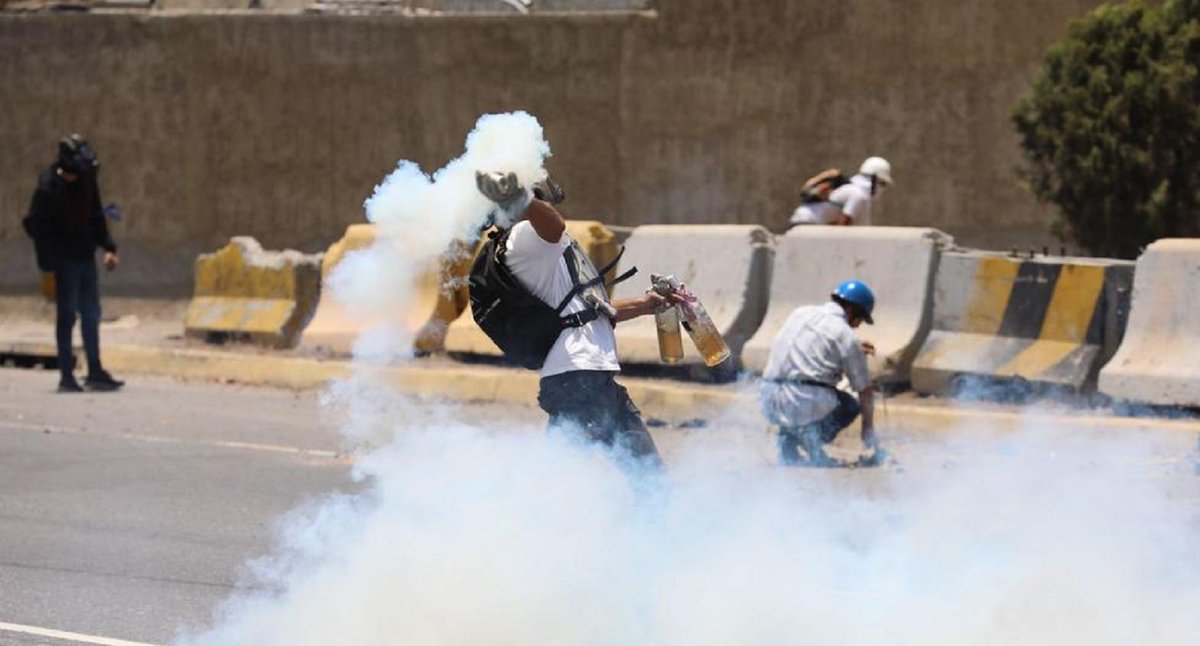 Compartimos con ustedes el siguiente artículo del profesor José Garcés:

LA BALADA DEL ABSURDO | Tratando de entender la mente del opositor violento goo.su/81g2z 

#PuebloSonrienteYEnPaz