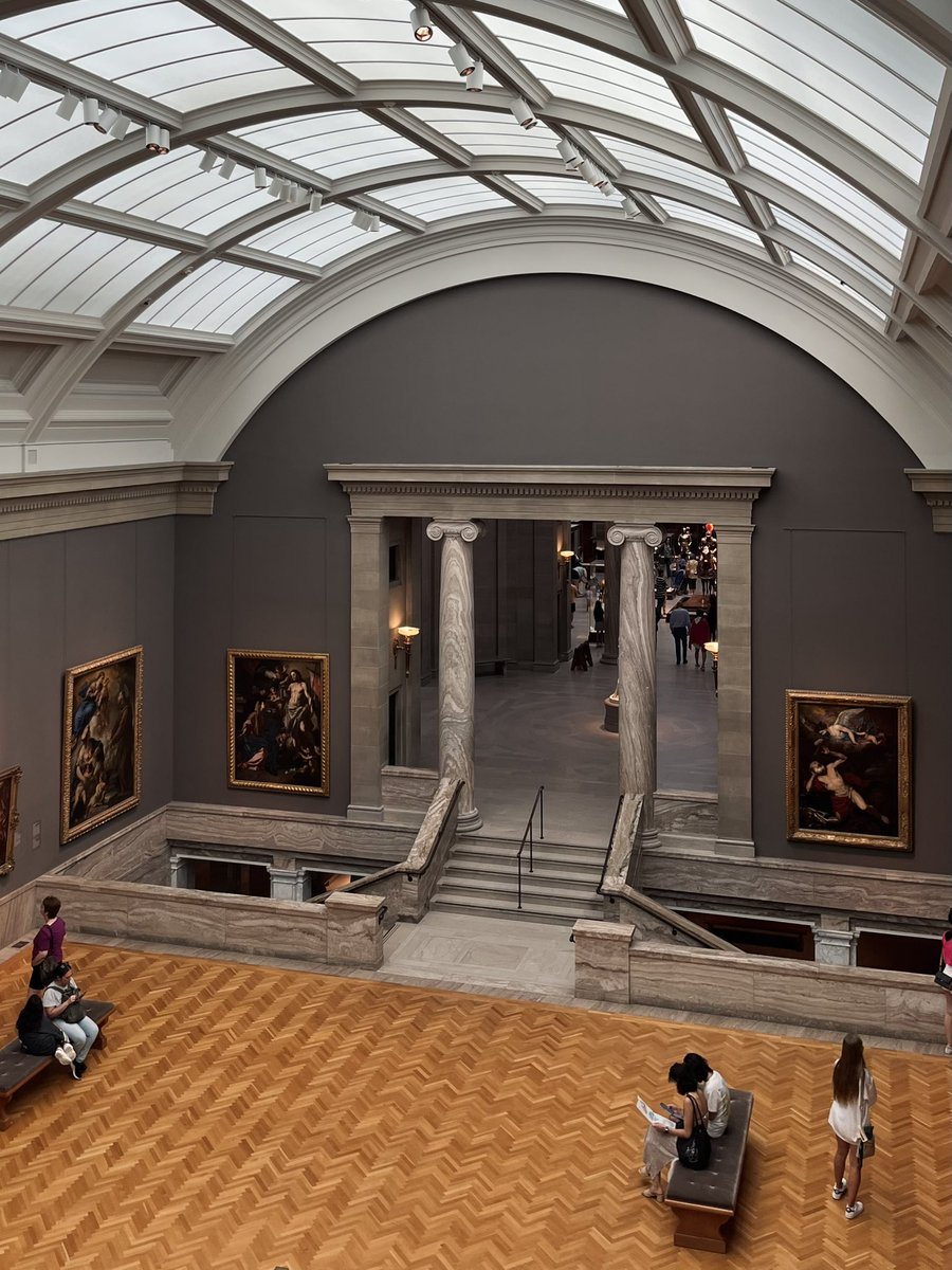 What could be better than an afternoon at the art museum? 🖤