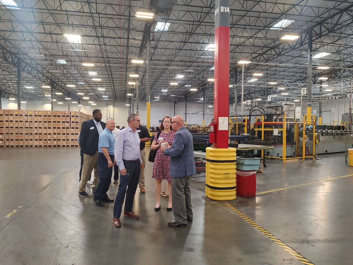 omcosolar's tweet photo. With help from @CE4AEF, we were honored to welcome Arizona leaders to our solar headquarters in Phoenix, AZ. Showed how we're advancing U.S. #cleanenergy innovation, manufacturing and workforce, with help from smart federal investments. #omcosolar #AriSEIA #district7phx #solar https://t.co/qXChUVzXmS