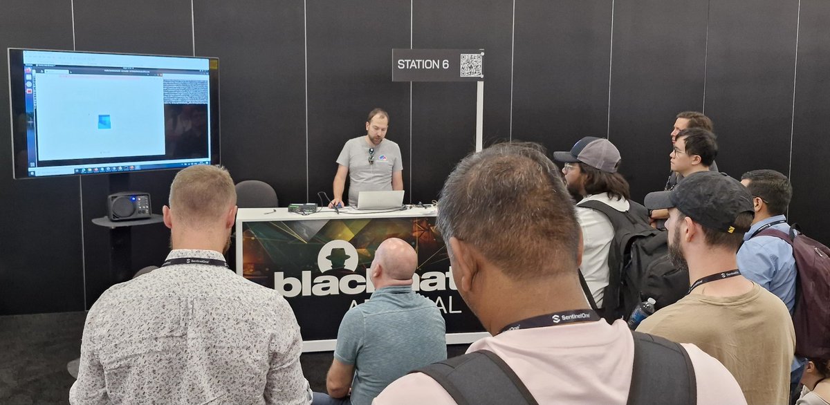 DrAzureAD's tweet photo. #ROADTools demo by @_dirkjan at #BHUSA #Arsenal https://t.co/kthTnC193o