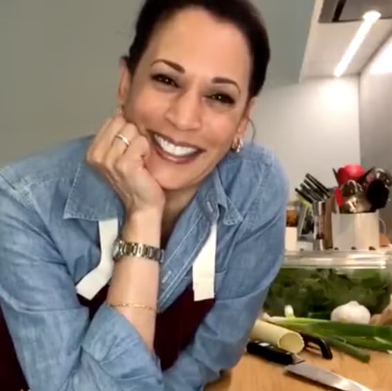 ElloSteph's tweet image. Kamala getting ready to cook Trump on September 10th