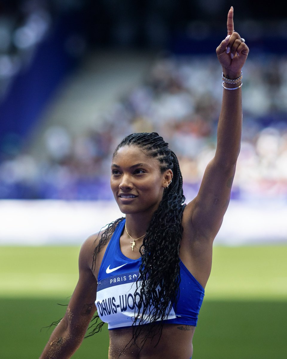 Hey, Coach! You’re 𝑮𝑶𝑳𝑫𝑬𝑵 🥇🤩

<a href="/tar___ruh/">tara davis woodhall</a> wins the gold medal in the long jump at the 2024 Paris Olympics for <a href="/TeamUSA/">Team USA</a> with a jump of 7.10m (23-3½).

📸 <a href="/WorldAthletics/">World Athletics</a>