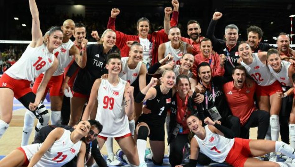 #Paris2024 Olimpiyat Oyunları’nda ülkemize yarı final gururu yaşatan #Atatürk 'ün kızları #FileninSultanları’na teşekkür ediyorum. 

Elinize, ayağınıza yüreğinize sağlık iyi ki varsınız ❤️

Mutluyuz, Gururluyuz 🇹🇷

#volleyball #SampiyonlarEvi #FileninSutanları #Vargas #italya